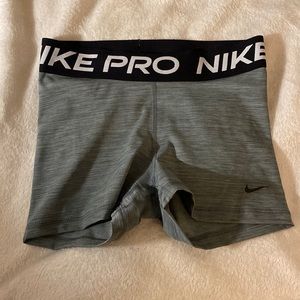 Womens Nike Pro 3'